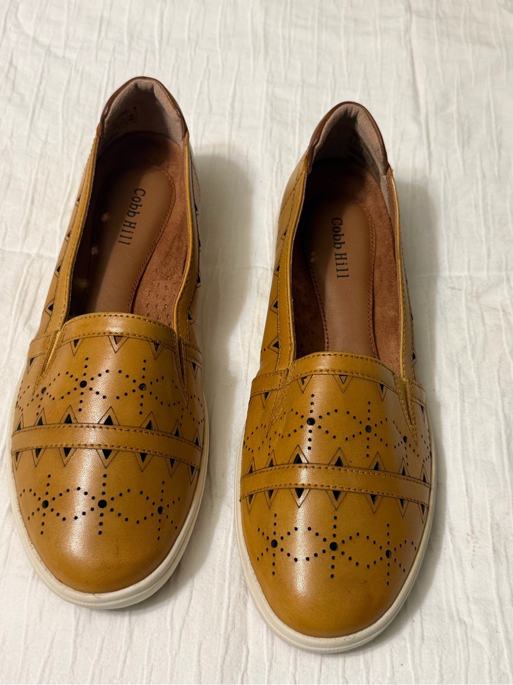 Cobb Hill Women’s Tan Leather Slip-On Loafers Size 5.5